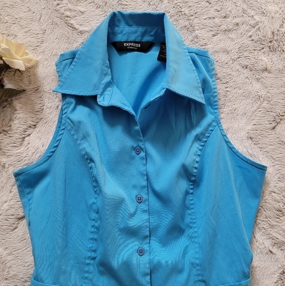 Express Stretch Blue Button Up Collar Sleeveless Blouse Size 1/2 - Picture 2 of 9